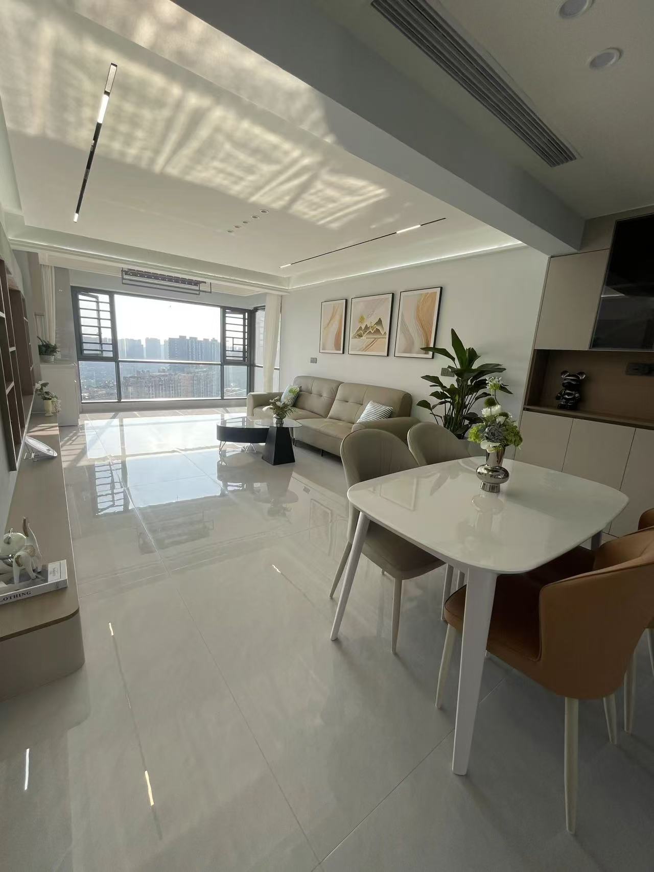 城南地段福星城3室2厅2卫精装修家具家电齐全优价出售！