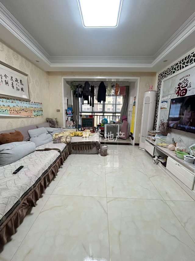 急售，新城壹号四期，湖景房，精装三房，一口价49.5万，拎包入住，证满二