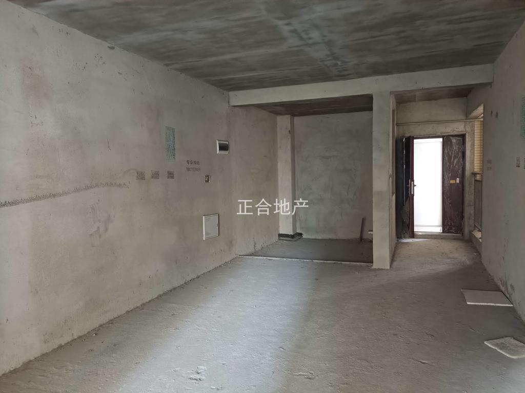 城南新街领秀城捡漏三房，单价5400！送车位！送车位！中间楼层，人车分流，拼手速！！！