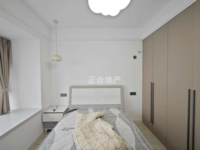 沔街御湖世家，精装99新三房，单价5000，中间楼层，诚心出售