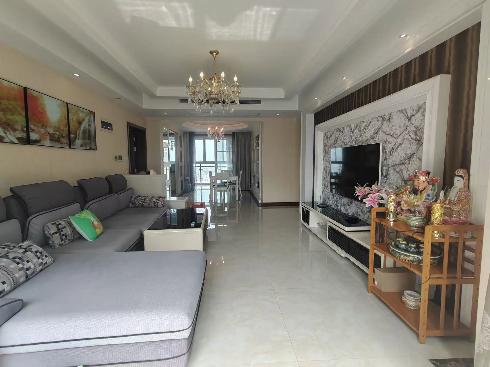 城南，紫金城，全屋品牌家具，带暖气片。单价4千多，好楼层，证满二