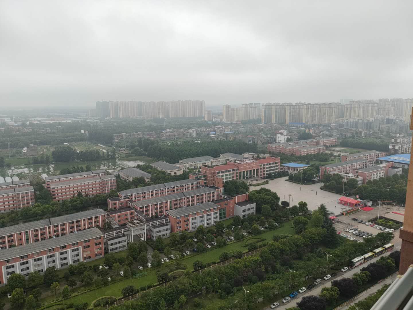 一中對(duì)面漫城林語精裝一室一廳適合上班族和單身 滿兩年稅少