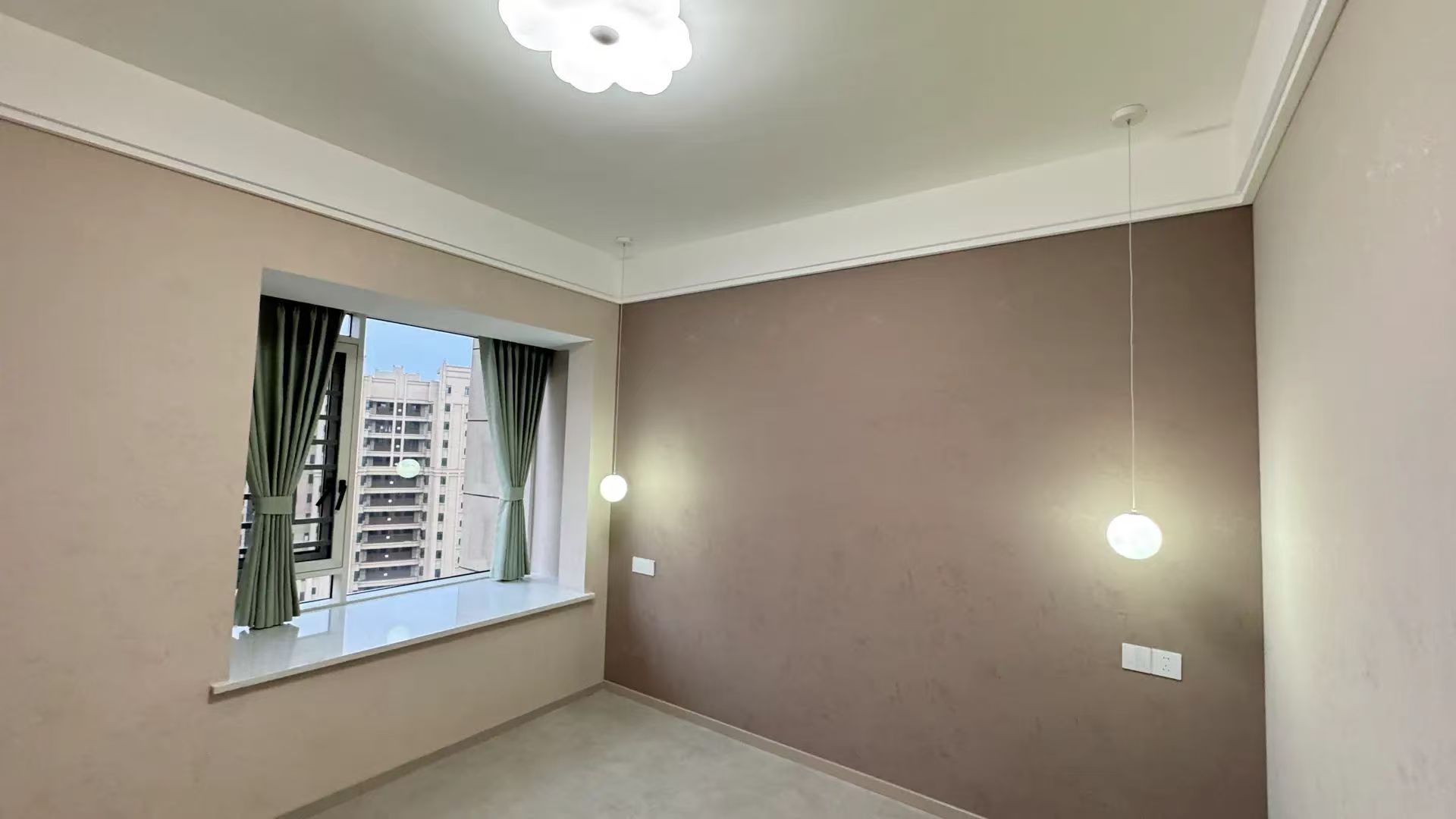 降价了，城南，御湖世家，精装三房两卫，带车位，好楼层，捡漏