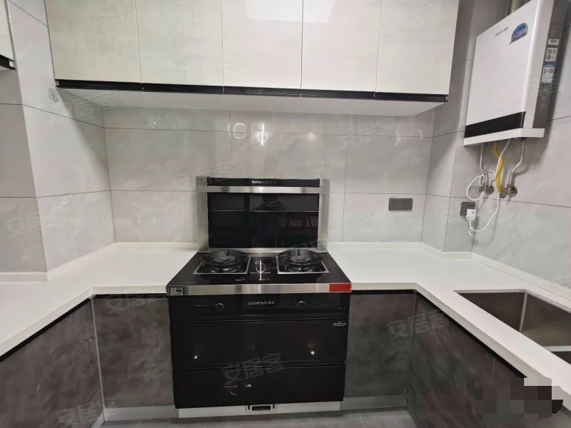 满庭春六期，9.9成新，中间楼层，精装三房两卫，南北双阳台，东边户，