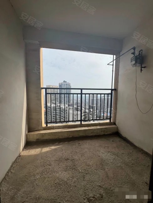 圣淘沙，電梯3房2衛(wèi)，單價3600+，滿二，電梯中層，邊戶，南北通透，送入戶花園