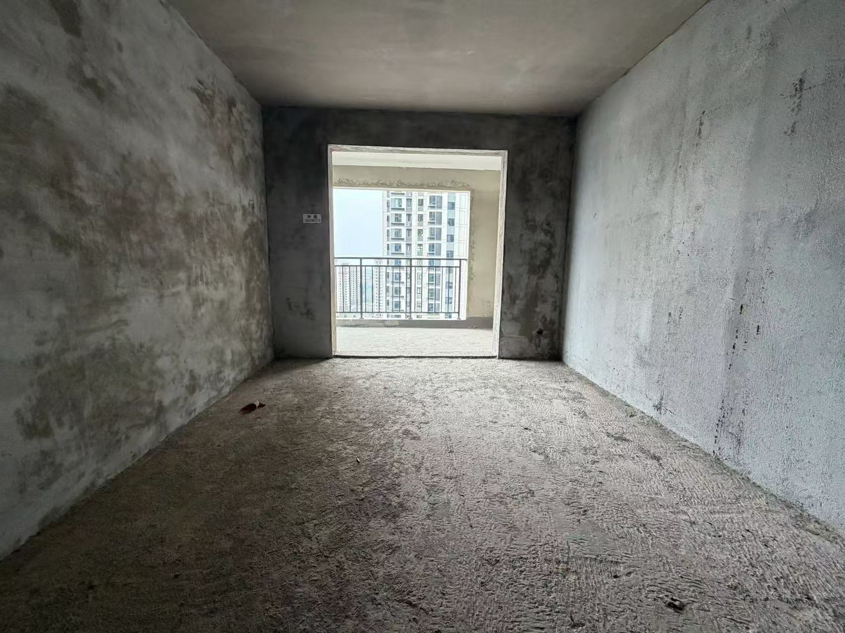 亏本处理，风和日丽，带车位，小区好位置，毛坯三房，好楼层，单价4千多，一口价51万，包过户