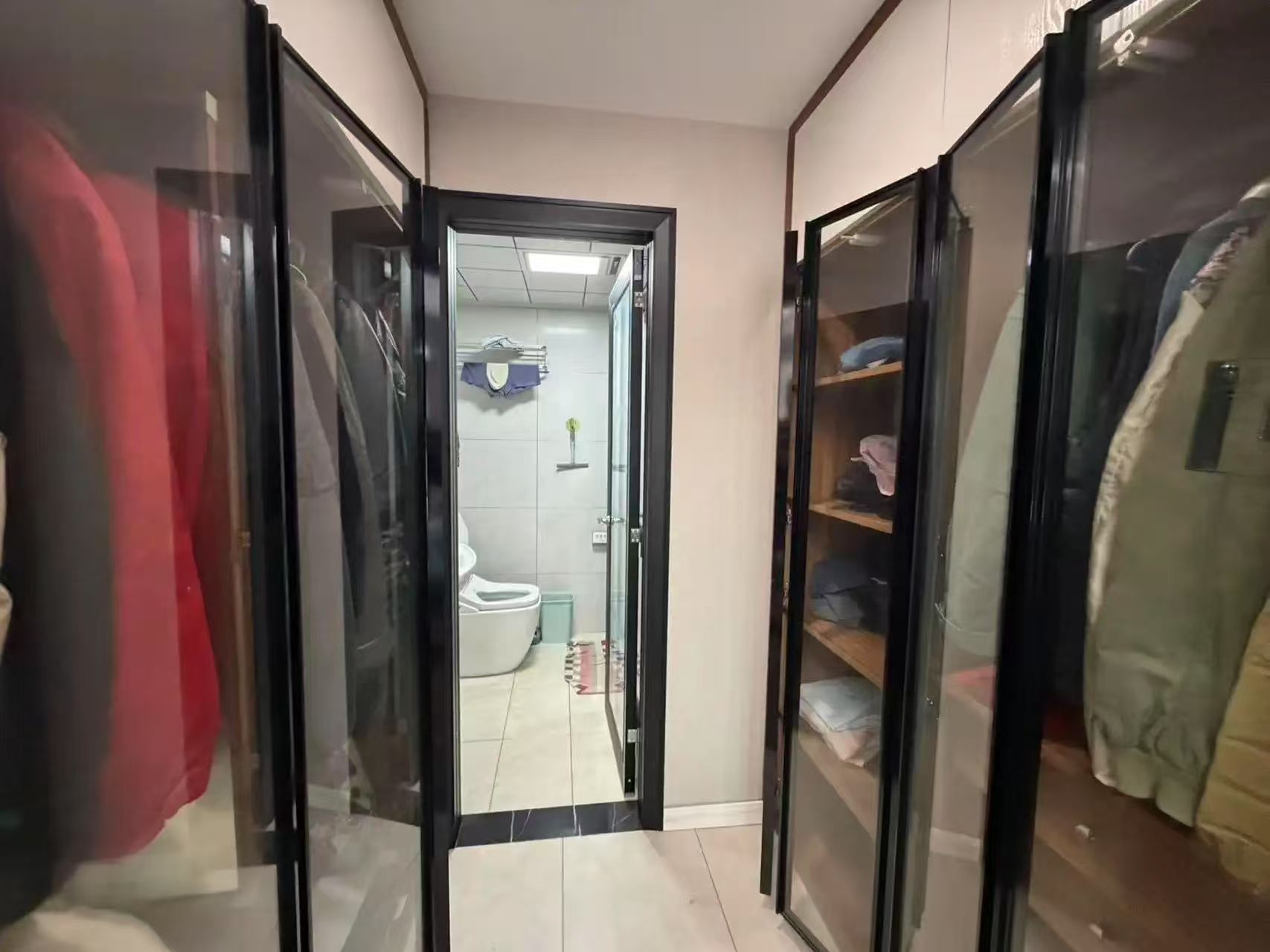 绿地香格里拉，豪装复式，五房四厅三卫，带院子、车库和路面车位，房东诚心出售