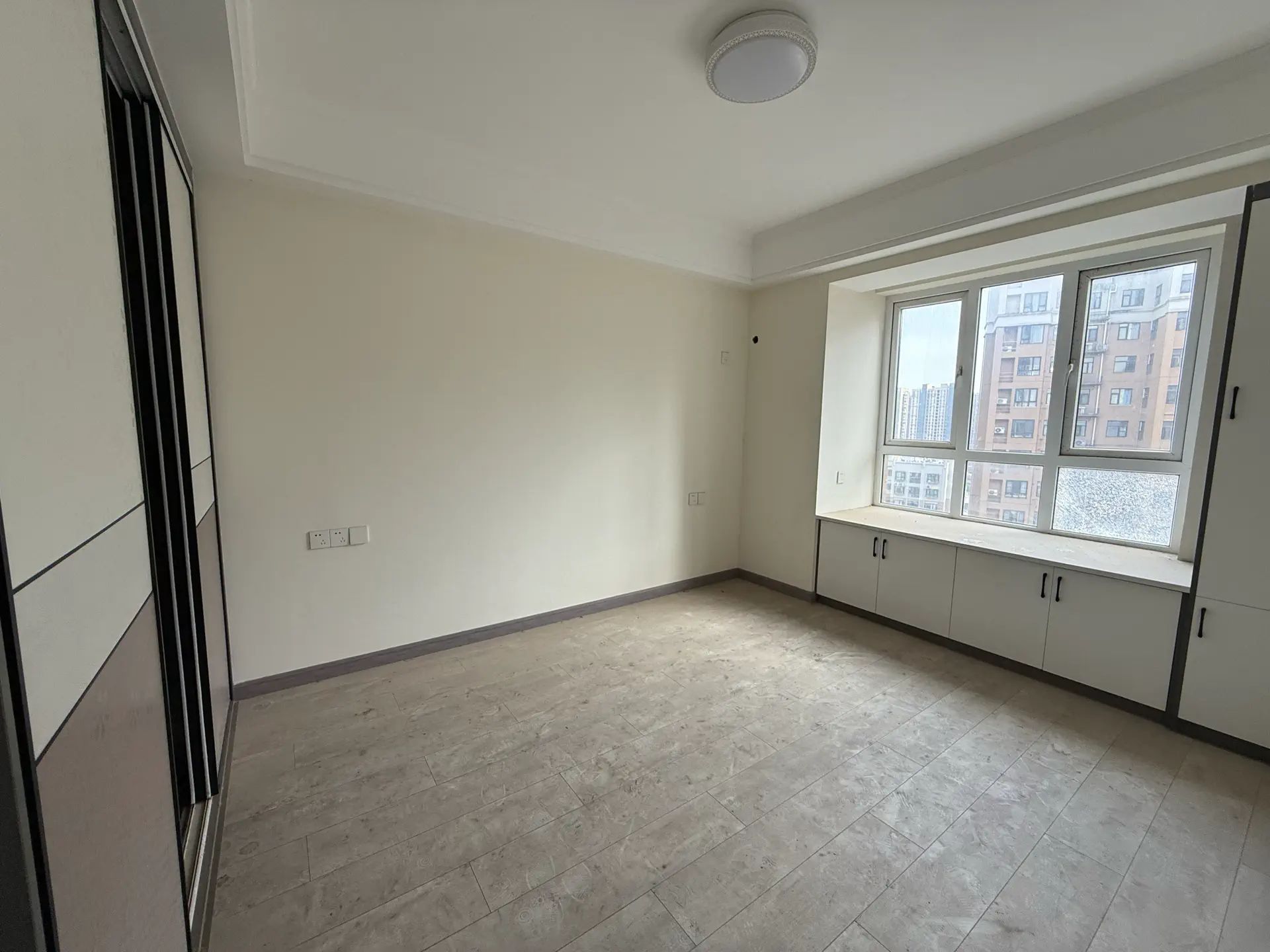 亏本出售，城南，沔阳公馆精装三房，全新装修，电梯好楼层，证满二