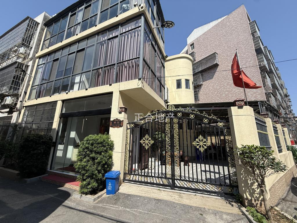 城南带院子三层私房，你想要的都有，茶室，棋牌室，ktv娱乐室等，有天有地有院子，对比别墅有过之而无不及