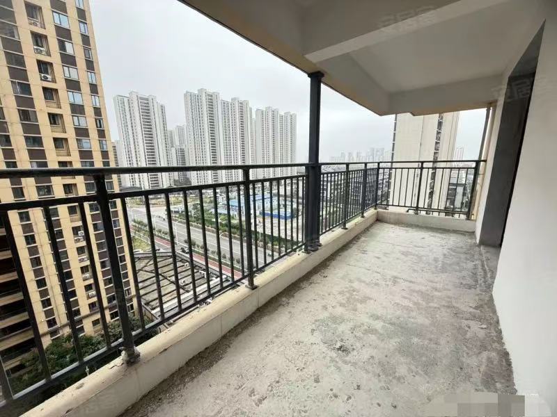 吾悦旁，朝阳丽景，12楼，单价6字头，大阳台，毛坯三房