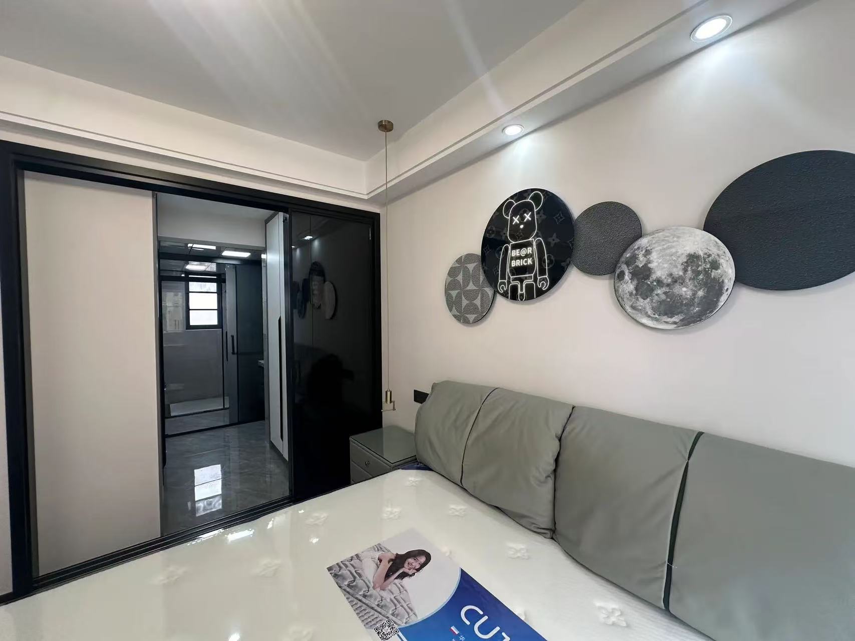 亏本出售，满庭春，边户，双阳台，精装大三房，基本未住，证满二，中间楼层