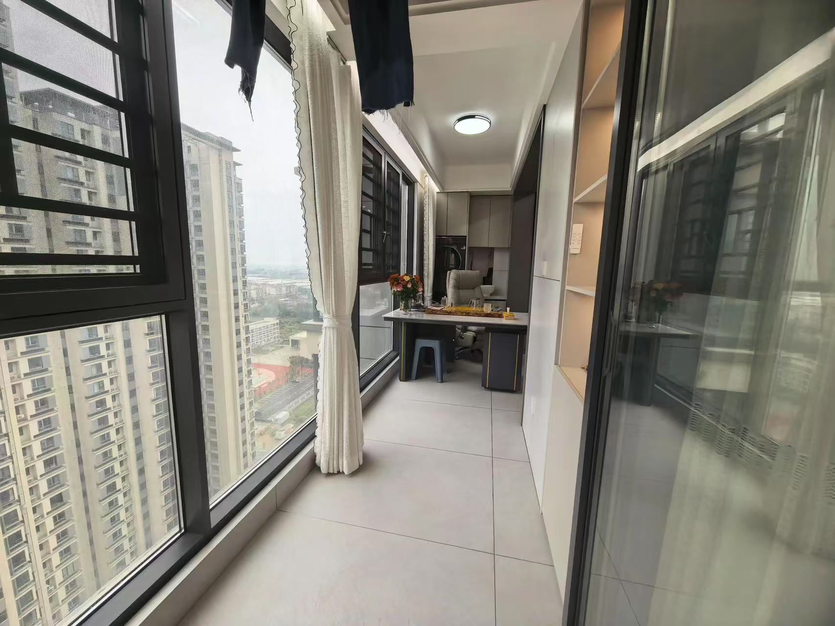 亏本出售，捡漏！风和日丽，精装三房，带一个地下车位，好楼层，证满二年，