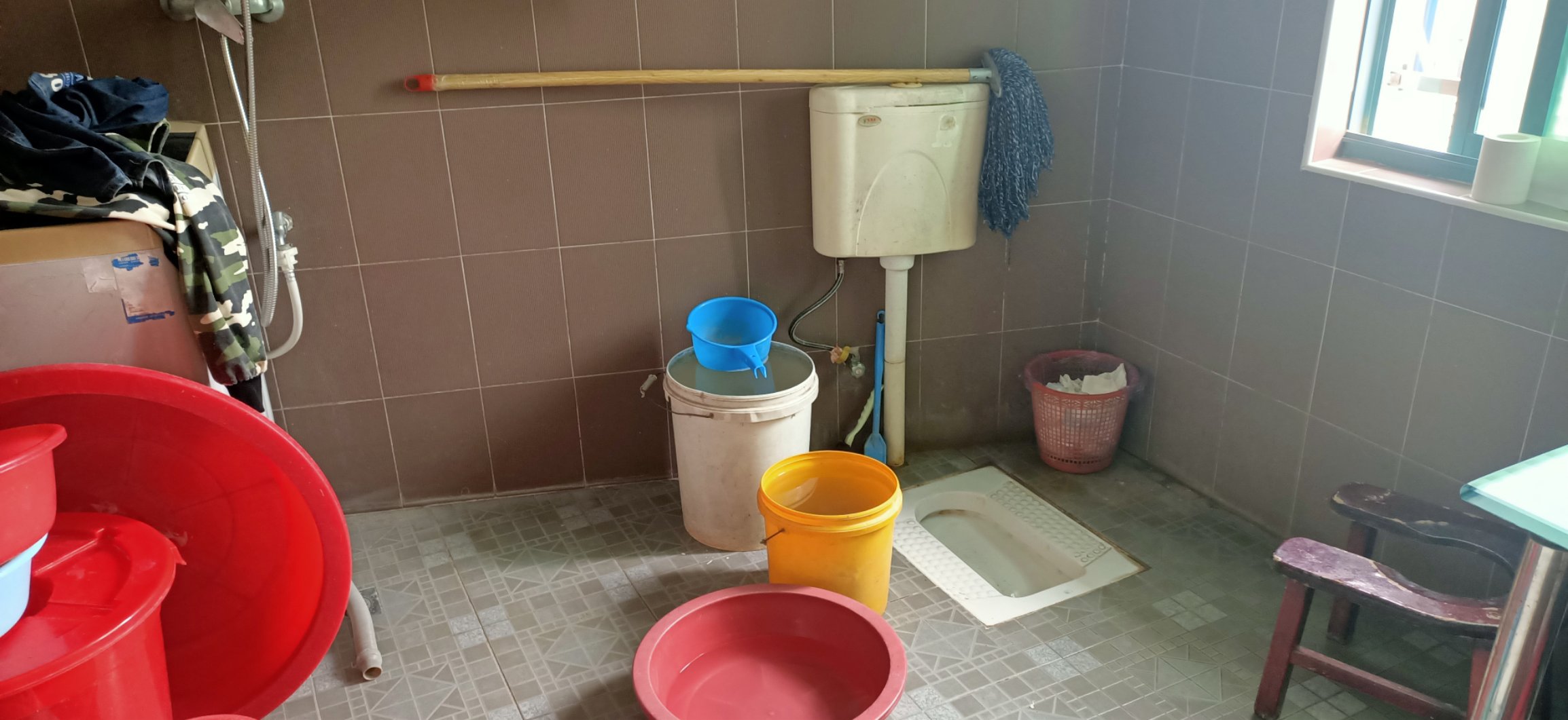 青青家园顶楼送超大露台，三室两厅两卫，小区环境好