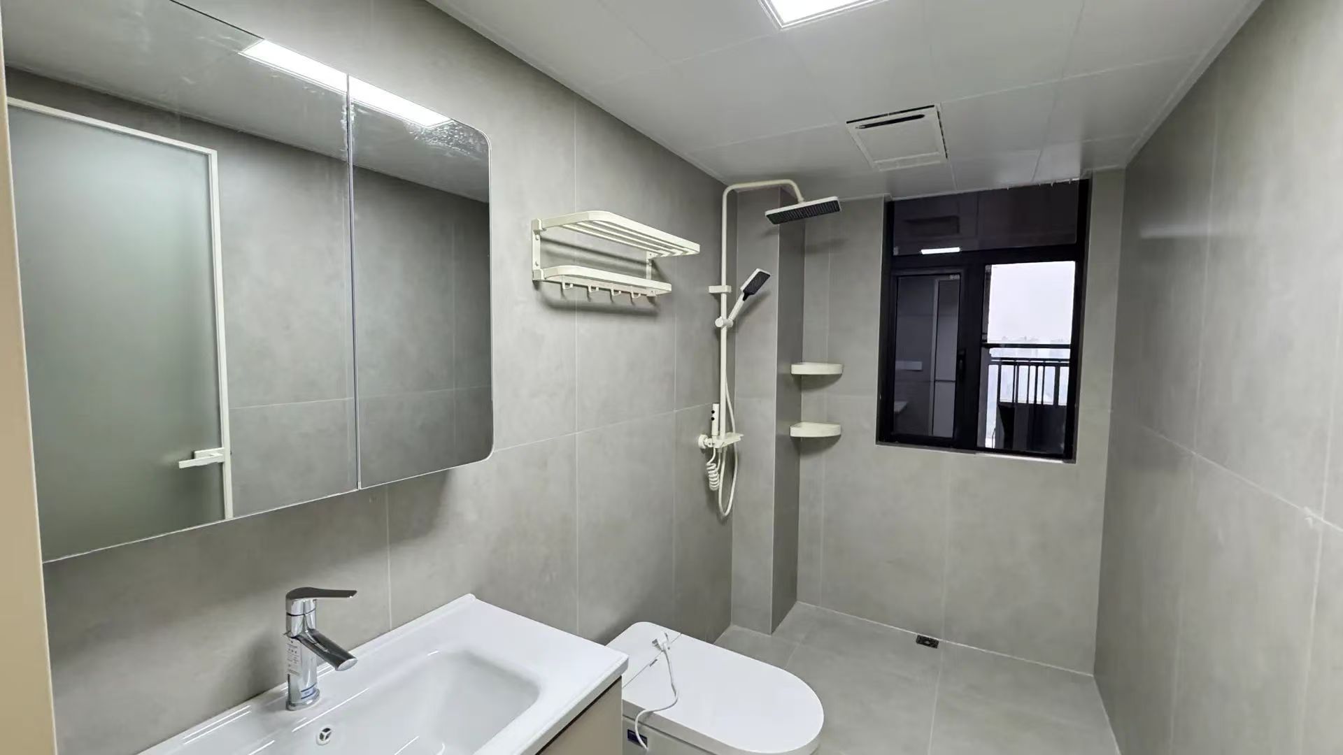 降价了，城南，御湖世家，精装三房两卫，带车位，好楼层，捡漏