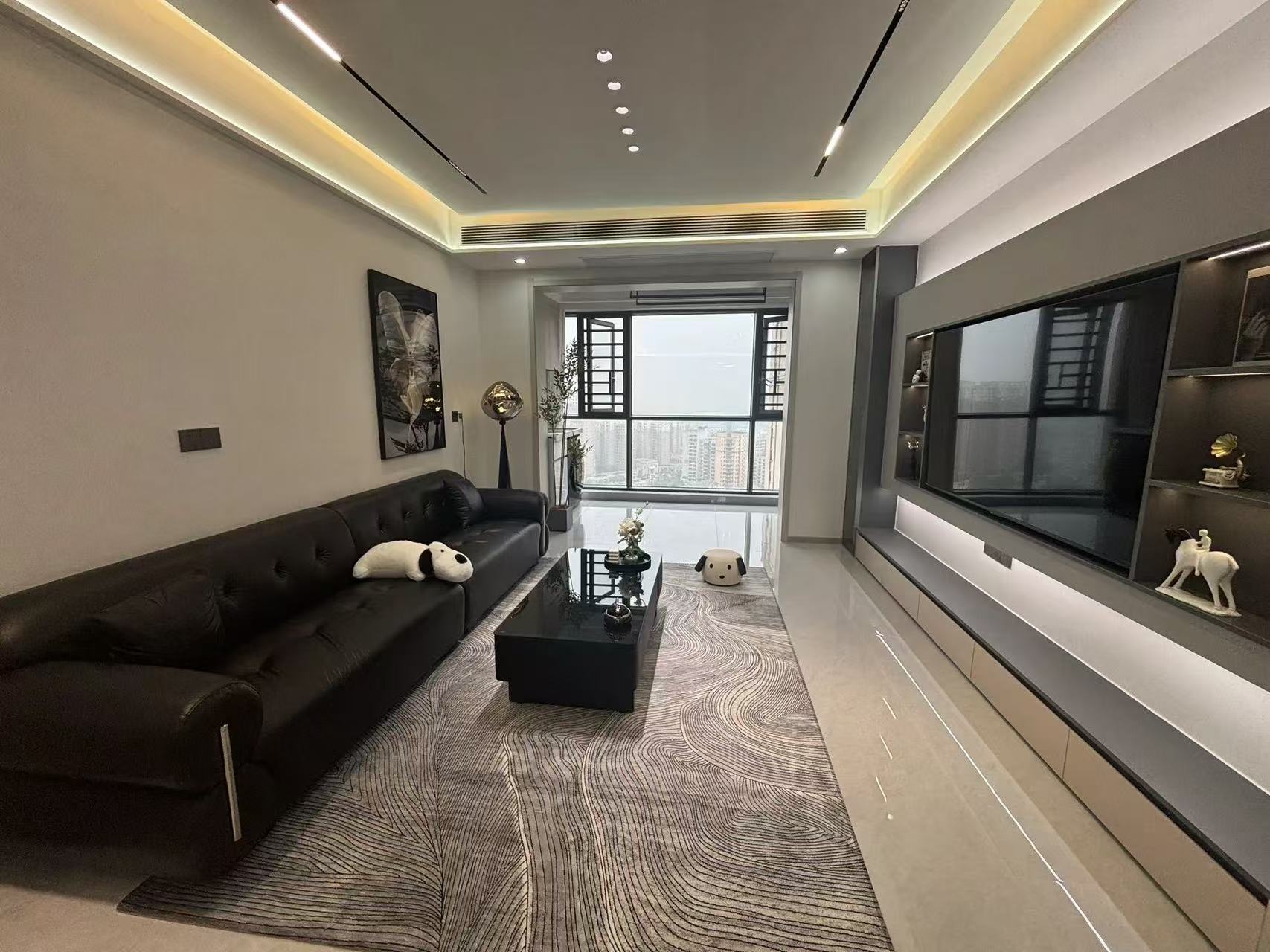 御湖世家3室2厅2卫精装修家具家电齐全优价出售！前期付几个W就可以了！