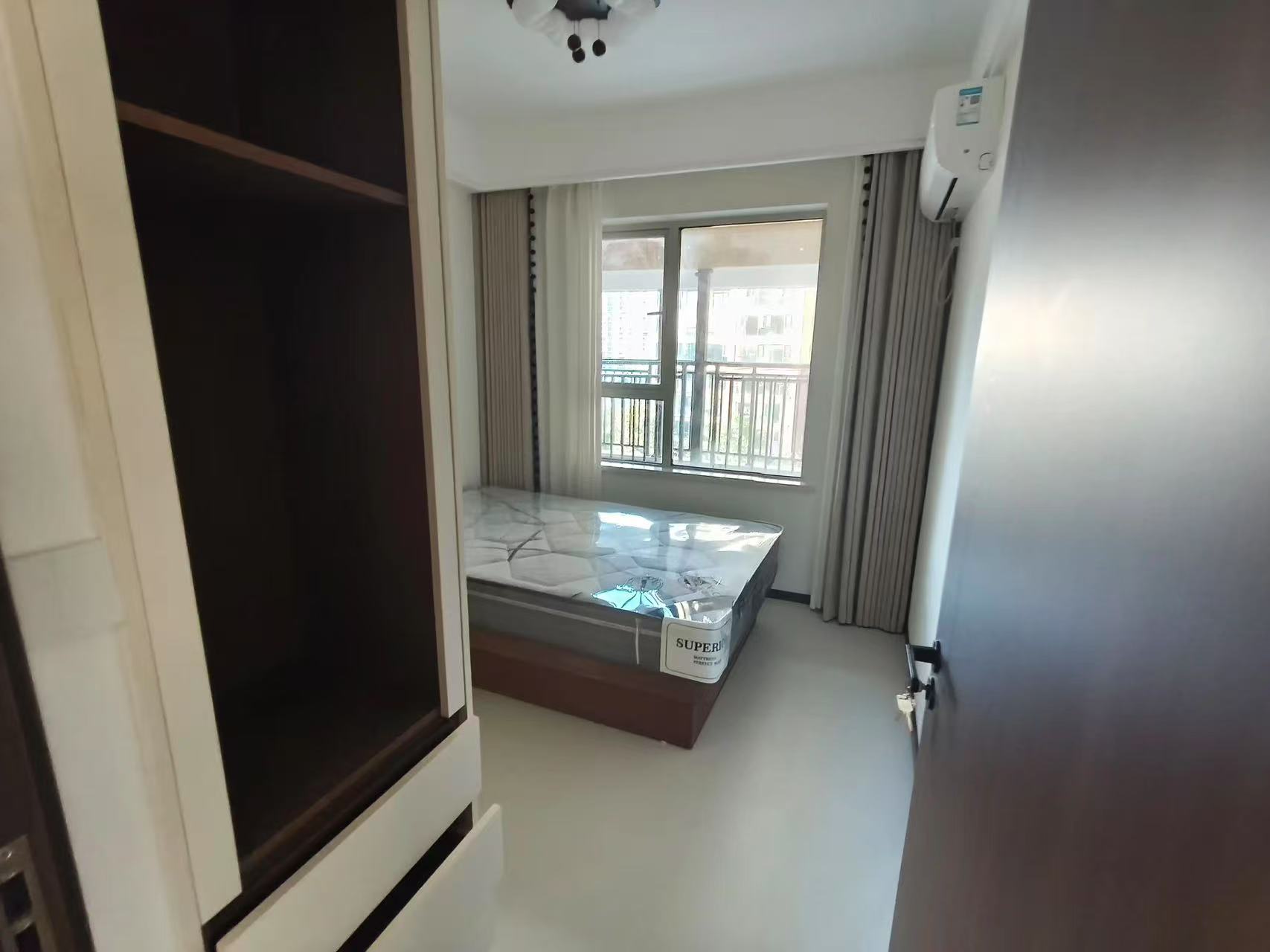 城南，新城名都，全新精装三房两厅两卫，朝阳三小三中书包，证满二