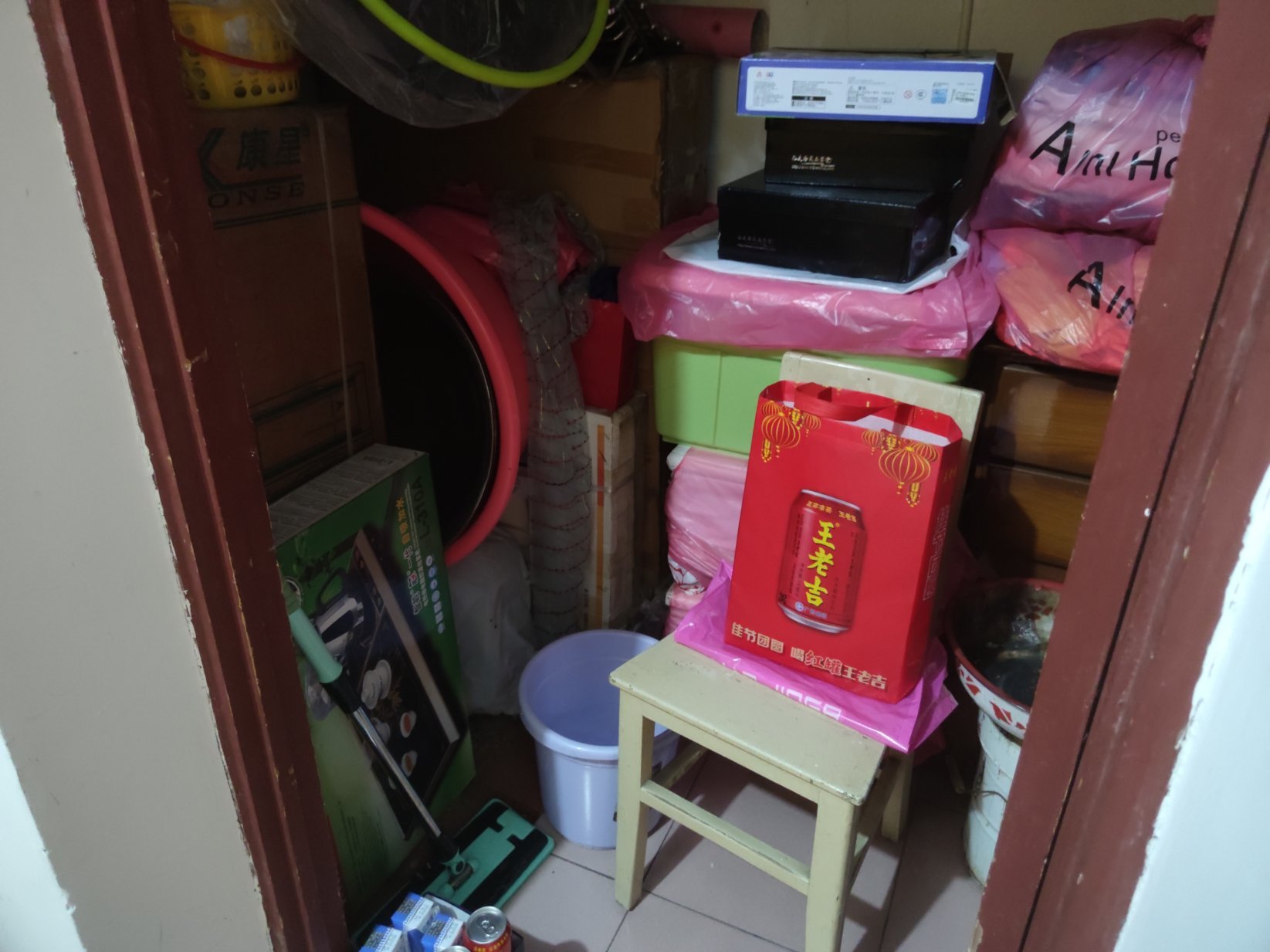 糧局宿舍樓，江漢家具城，老房權(quán)證，可拓展至四房，樓梯緩
