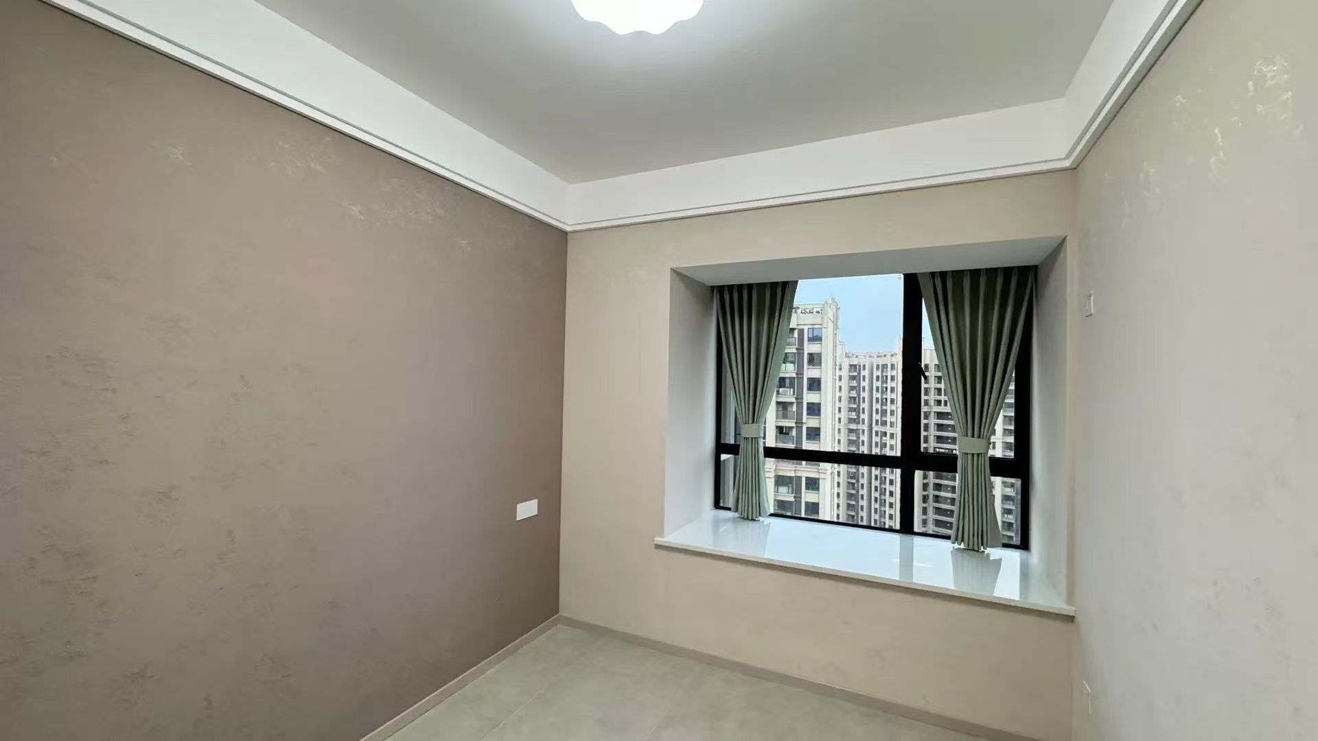 降价了，城南，御湖世家，精装三房两卫，带车位，好楼层，捡漏