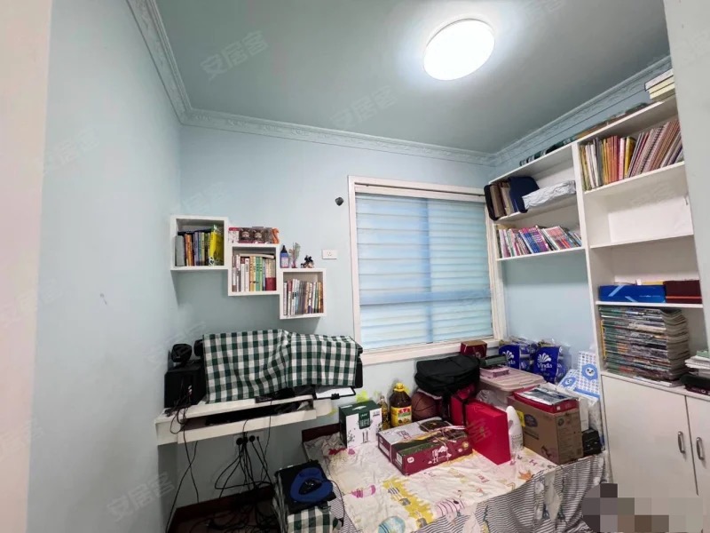 423，一中對面，，上苑一品，精裝3房，邊戶，雙陽臺，滿二，好樓層，看中價格在談
