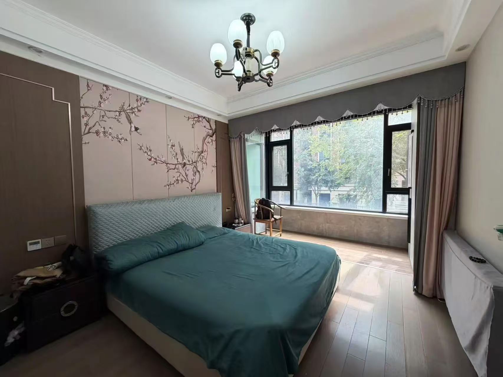 绿地香格里拉，豪装复式，五房四厅三卫，带院子、车库和路面车位，房东诚心出售