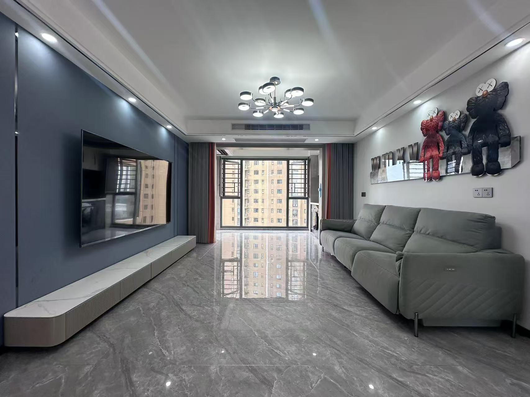 亏本出售，满庭春，边户，双阳台，精装大三房，基本未住，证满二，中间楼层