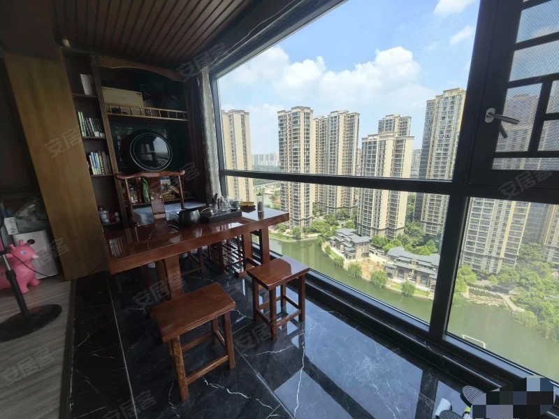 城南湖景房，森林国际城，1梯1户，豪装四房，好楼层，带两个车位，急售
