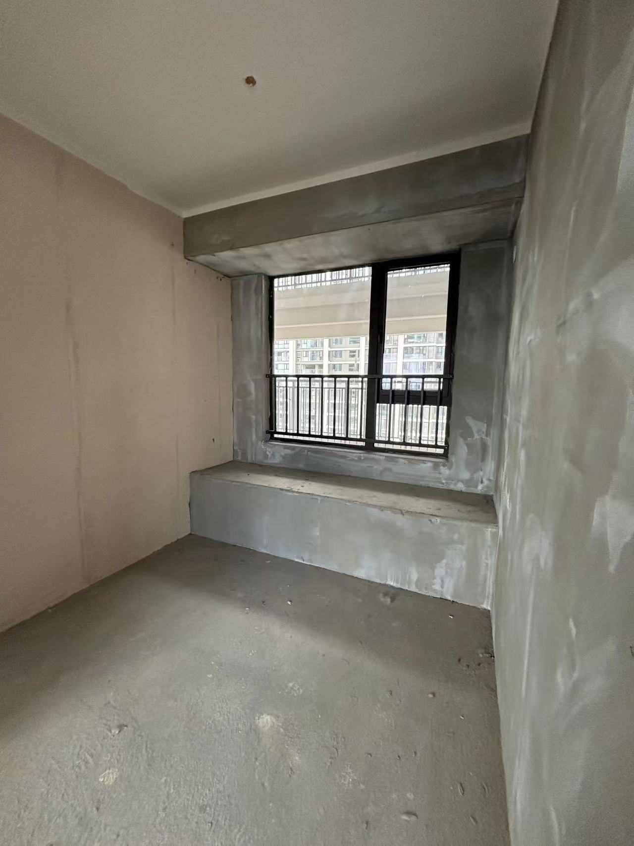 降价了，捡漏，吾悦广场，毛坯3房2卫，好楼层，价钱还可以谈