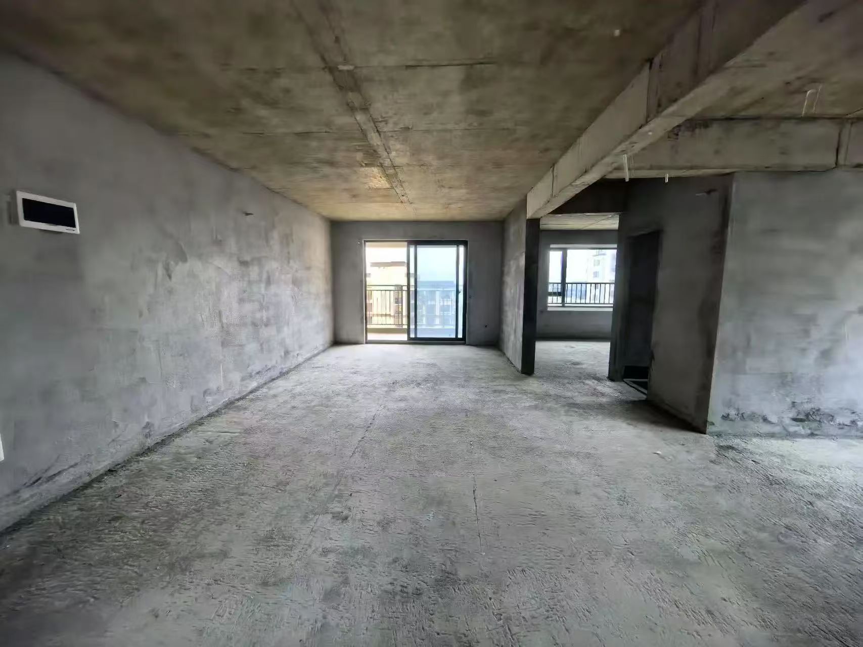 城南，荣怀A区，毛坯三房，边户小高层，好楼层，72万包营业税