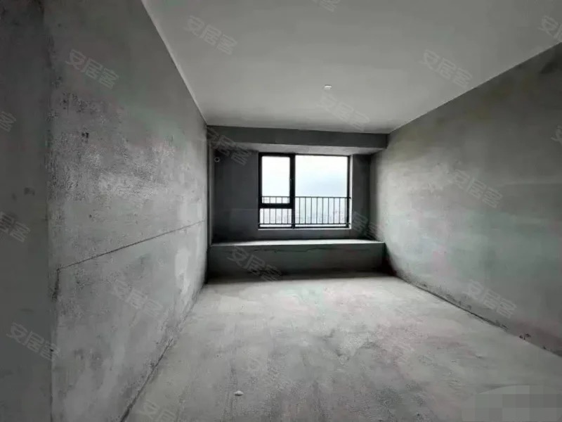 捡漏，吾悦广场，现房，带一个车位，三房，中高楼层，诚心出售