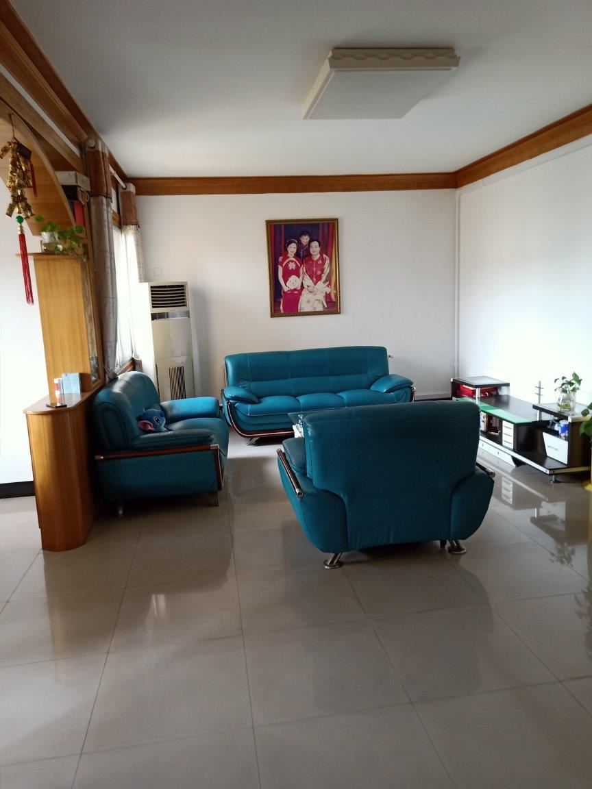 仙桃小學(xué)旁 德政園全屋新裝大三房 帶暖氣片 拎包入住