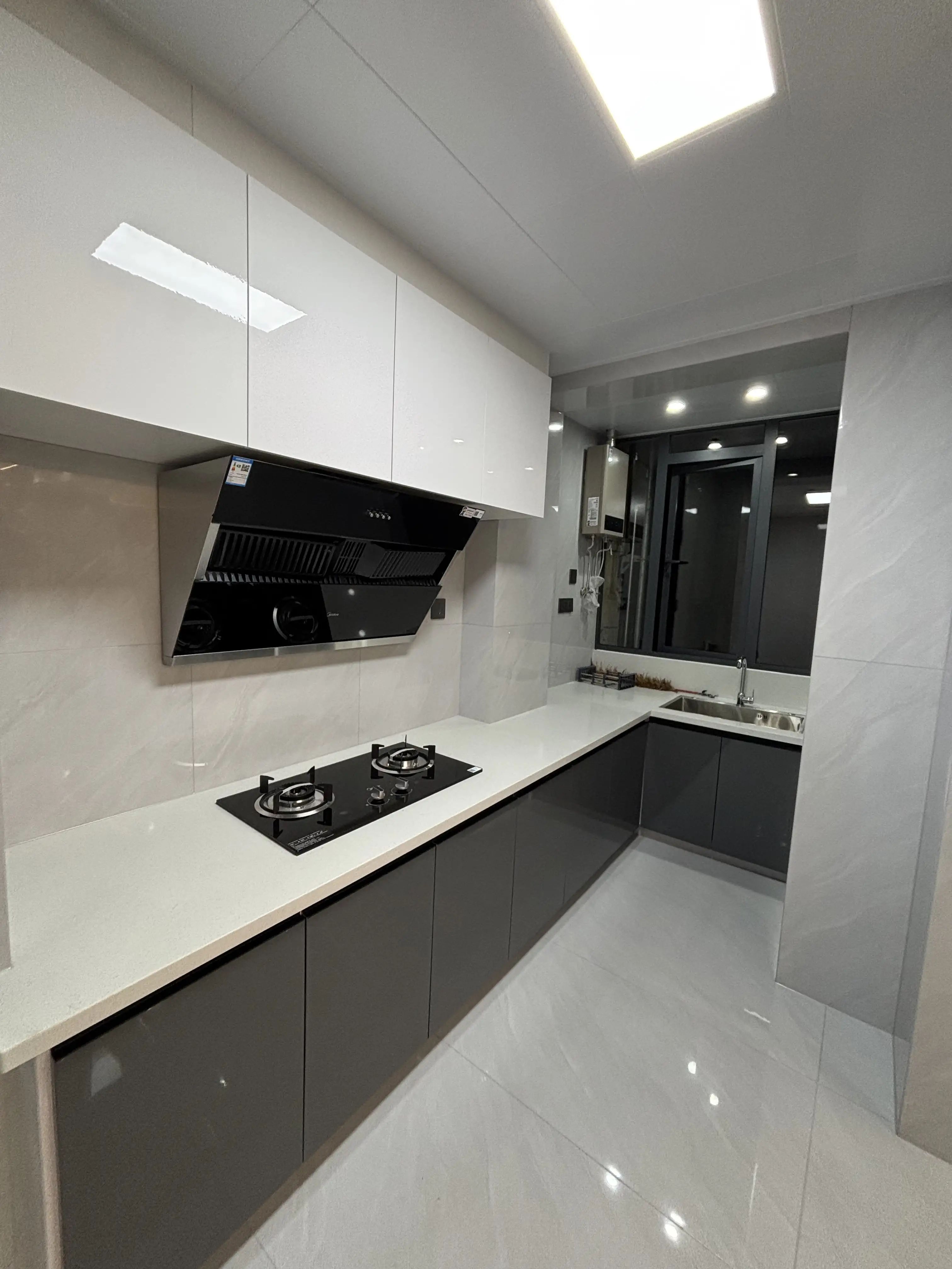 亏本出售，御湖世家，送车位，全新装修婚房，精装三房，好楼层