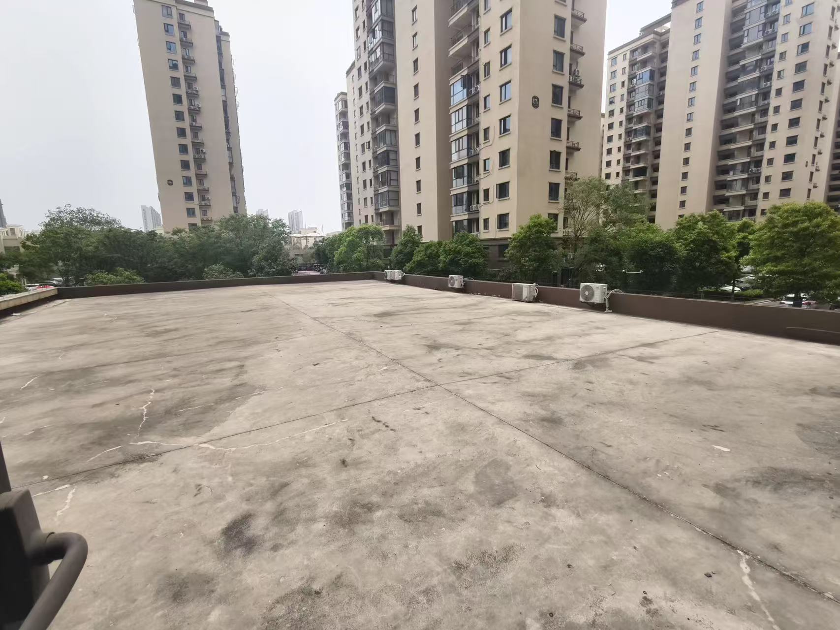 降价了，城南，荣怀，带300平露台，房东都是加钱买的现在直接送，捡漏