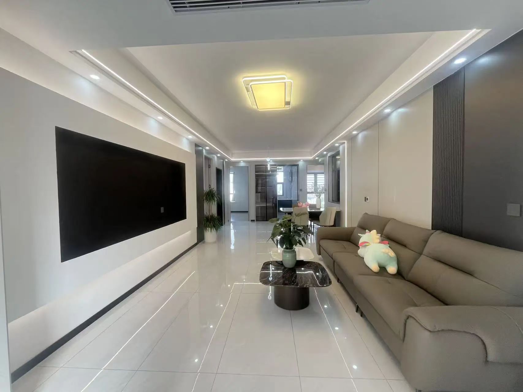 风和日丽三中旁，精装三房，边户，好楼层11楼，单价4字头，诚心出售