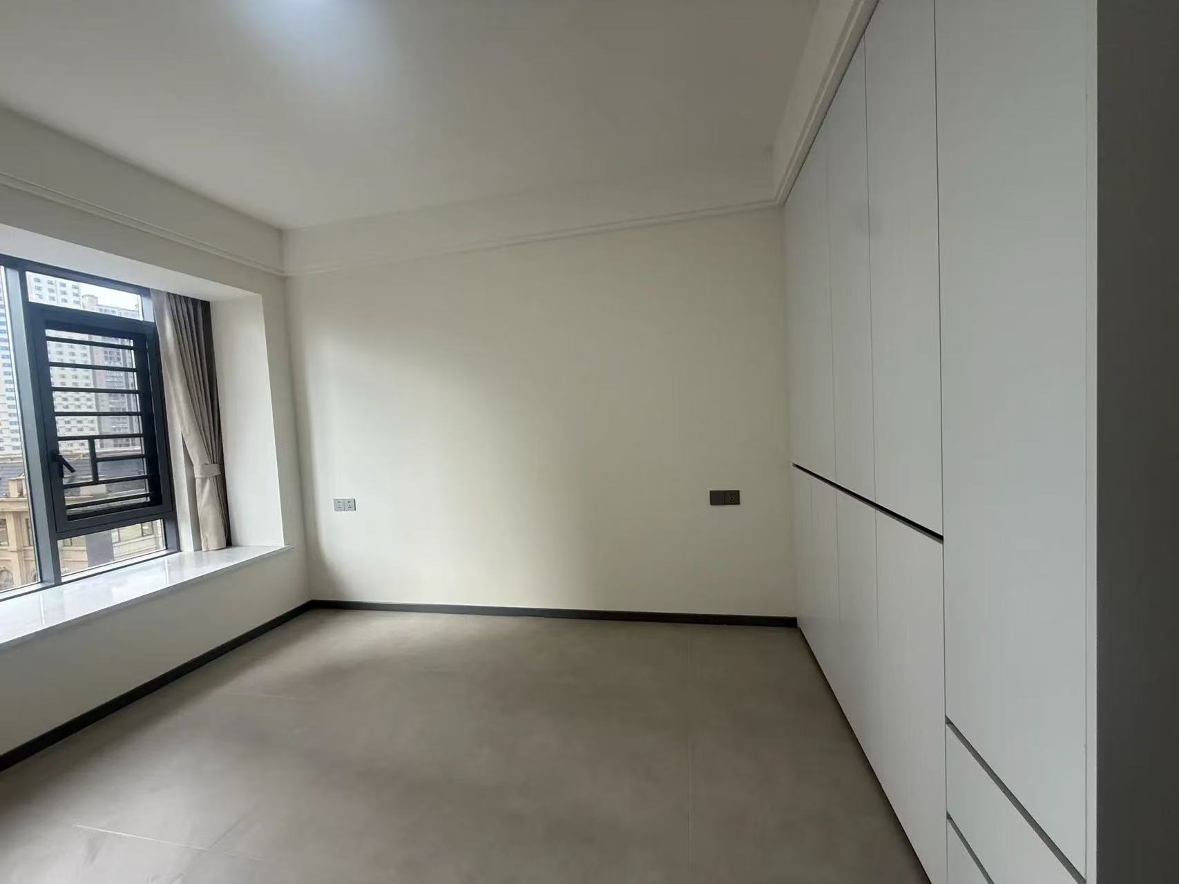 新城壹号-新街，电梯8楼，精装三房两卫，业主诚心卖，价格看中可以谈❗️