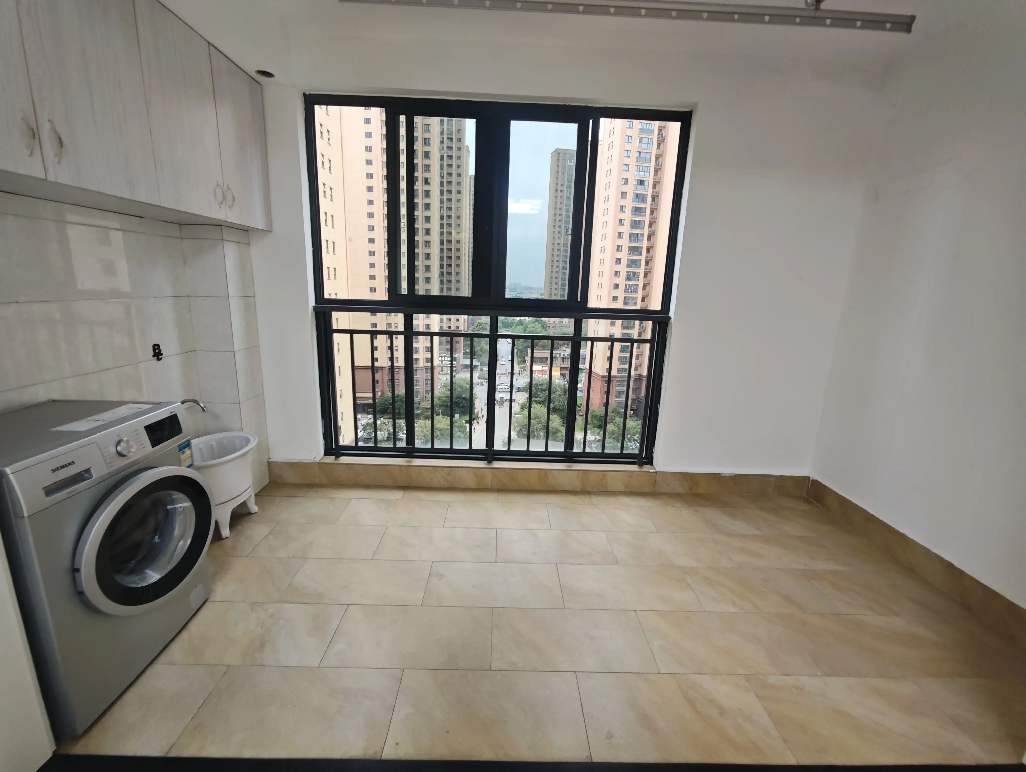 急降5万，满庭春，单价4300，中间好楼层，满二，拎包入住