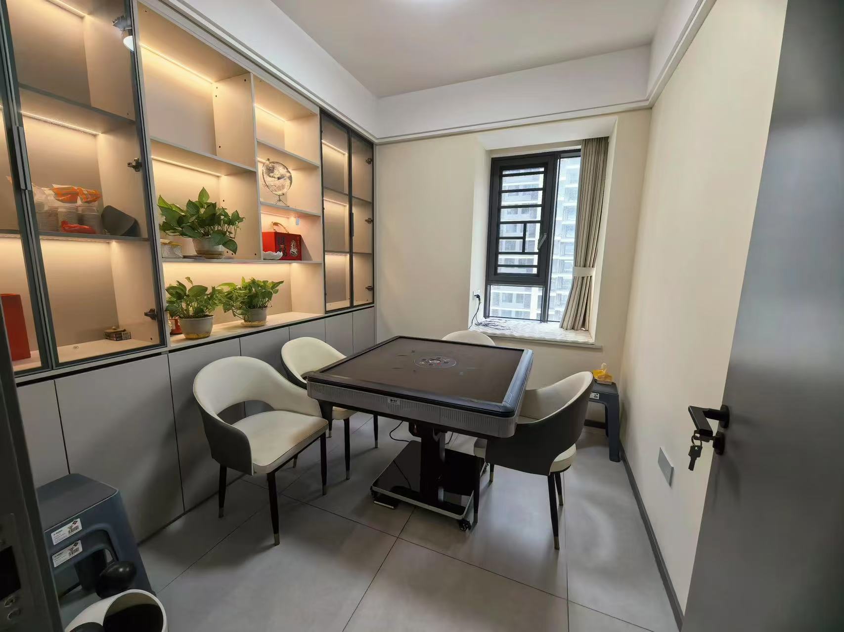 亏本出售，捡漏！风和日丽，精装三房，带一个地下车位，好楼层，证满二年，