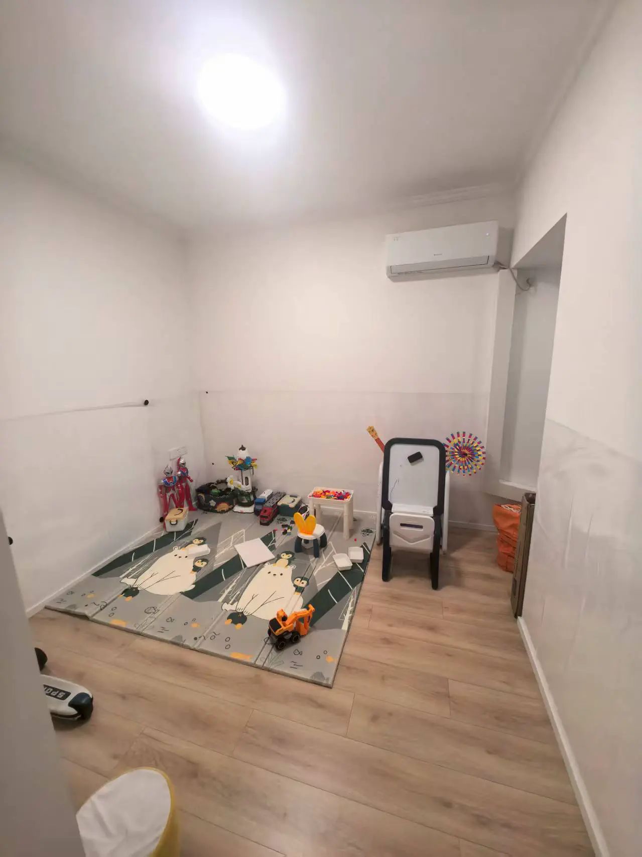 城南，南国明珠，9.9成新，精装三房两卫，家具家电全送，证满二