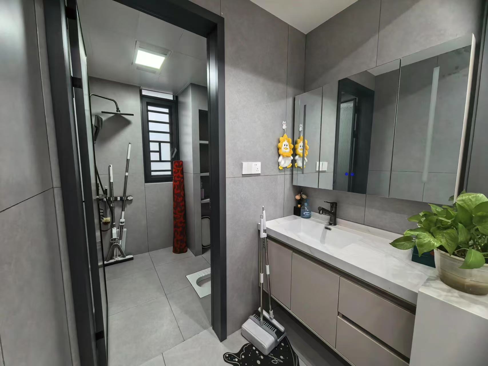 亏本出售，捡漏！风和日丽，精装三房，带一个地下车位，好楼层，证满二年，