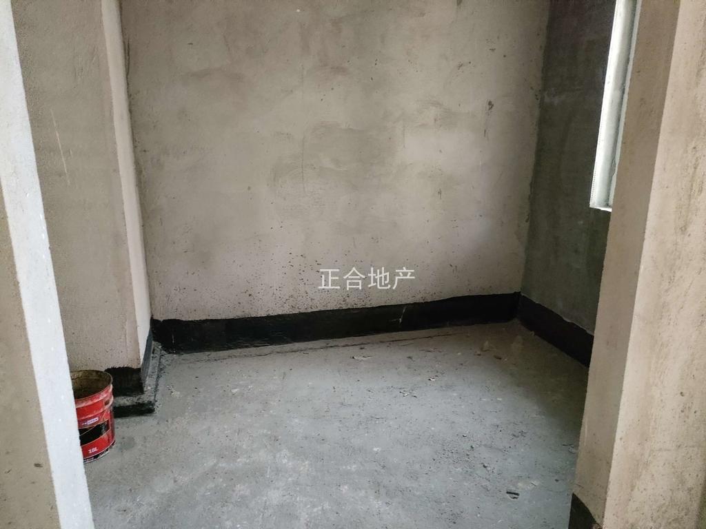 城南，森林國際，湖景現(xiàn)房，單價4400，4房，滿2，樓下就是二中二小