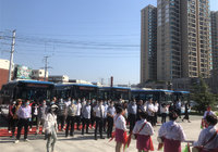 5月5日，26路公交通車儀式于金地學府小區門口舉行！