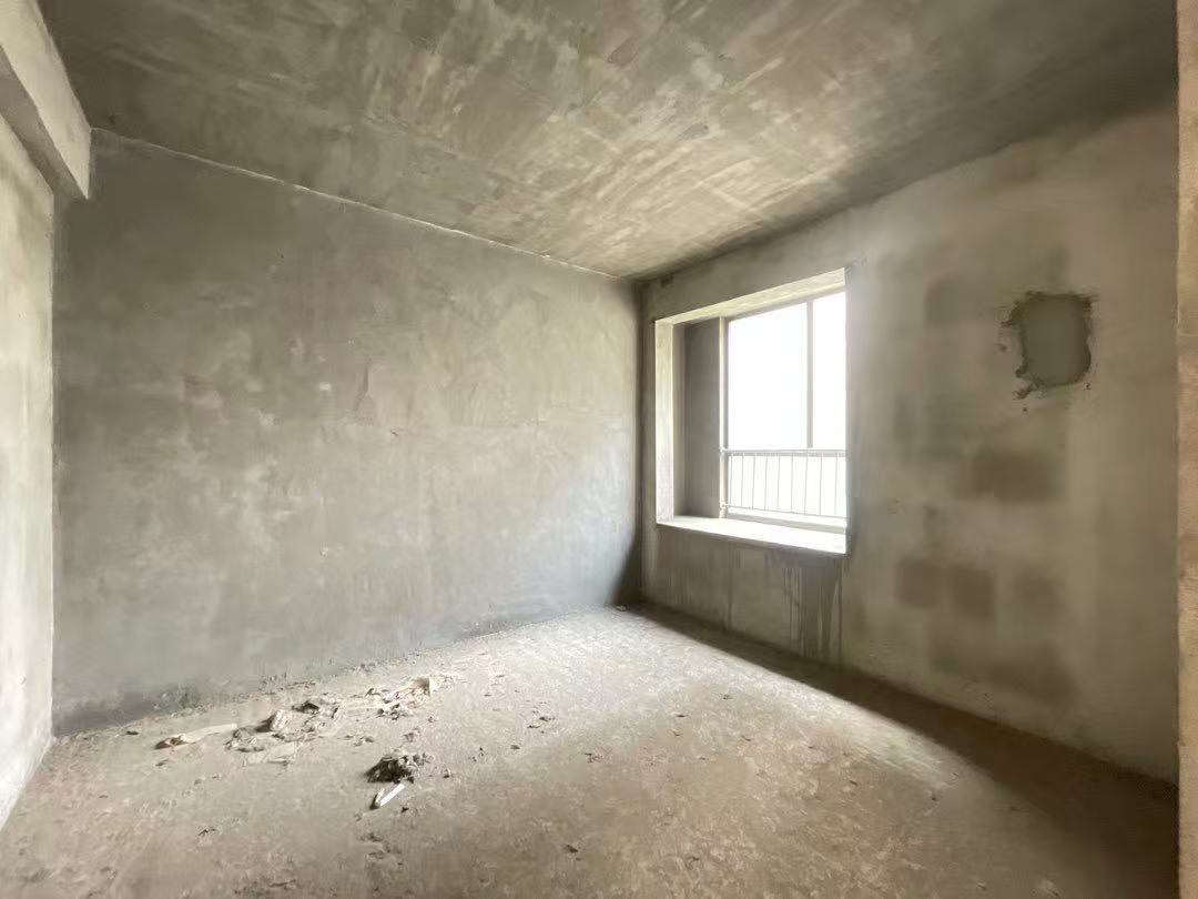 速度捡漏，城南，新城一号，单价3880，带一个大露台，证满，南北通透二