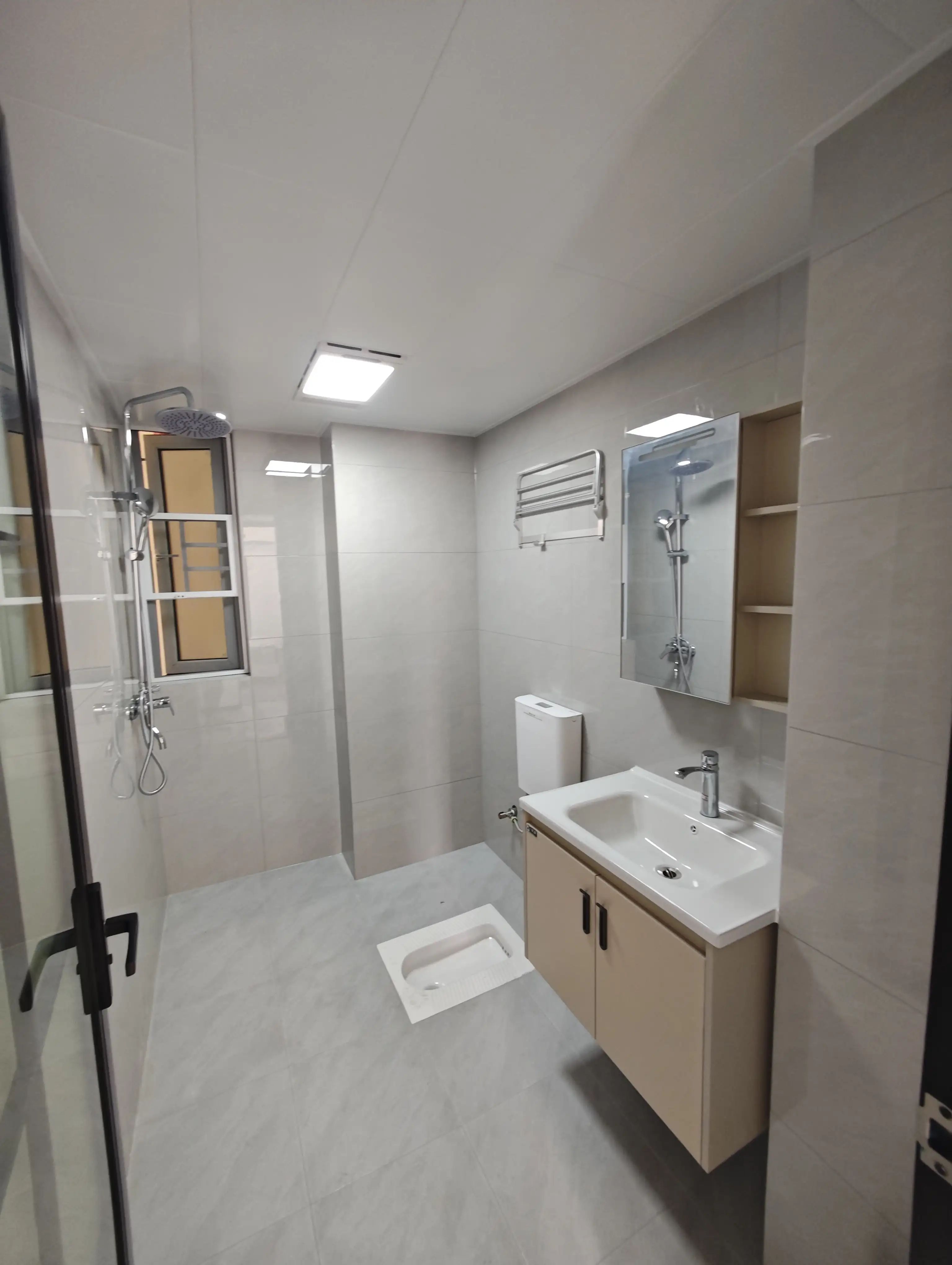 降价了，捡漏，风和日丽，精装三房两卫，单价5千精装，好楼层，阳台外就是三中