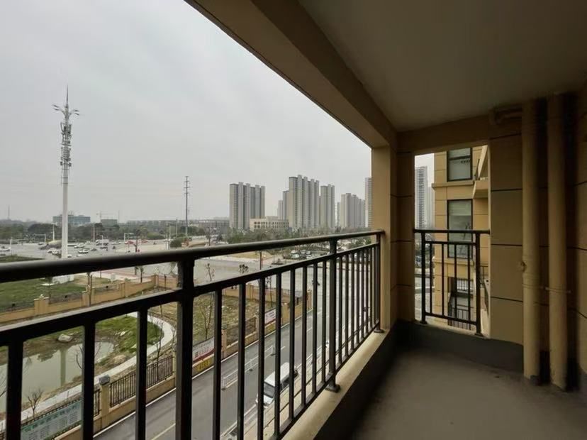 捡漏，沔阳•清华园 ， 单价5300，7米长大阳台，证满二