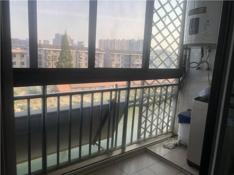  付12萬實(shí)驗(yàn) 旁邊水云間電梯好樓精裝四房