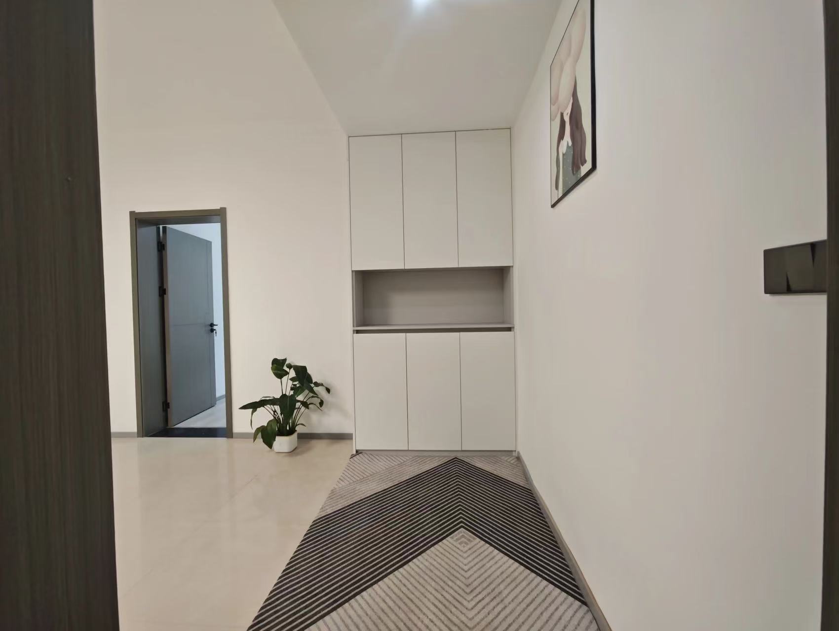 急售，有证！步行街3楼，精装3房2卫，还带地下室15平