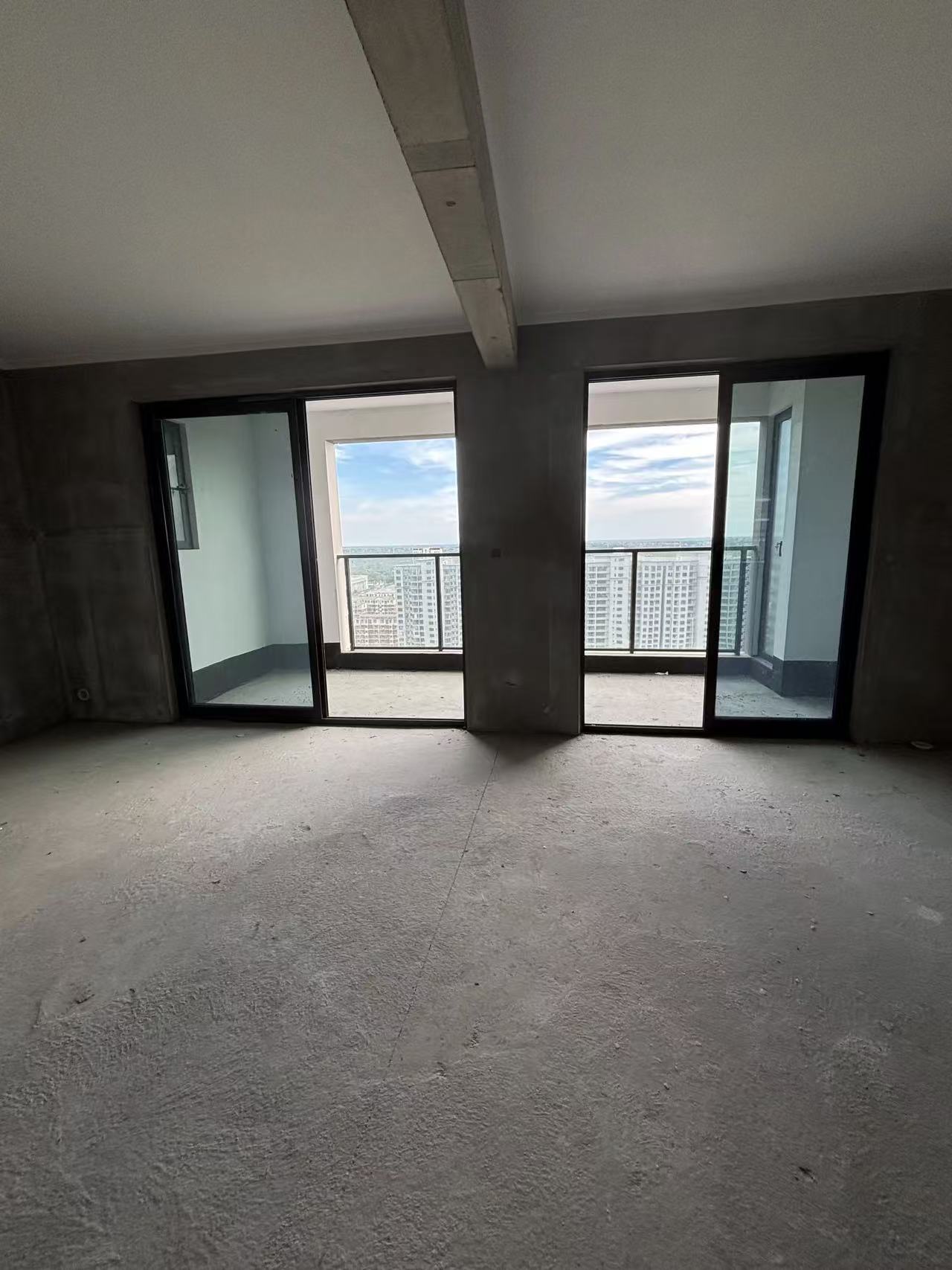 降价了，捡漏，吾悦广场，毛坯3房2卫，好楼层，价钱还可以谈