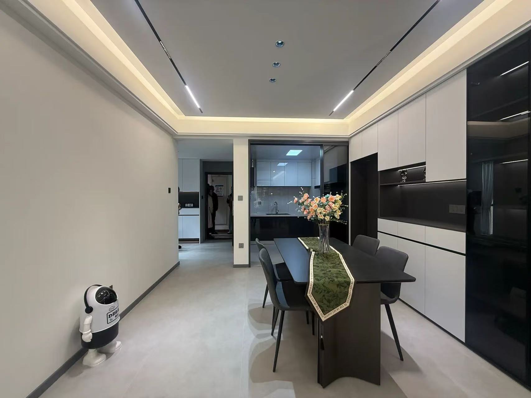 新城壹号-新街，电梯8楼，精装三房两卫，业主诚心卖，价格看中可以谈❗️