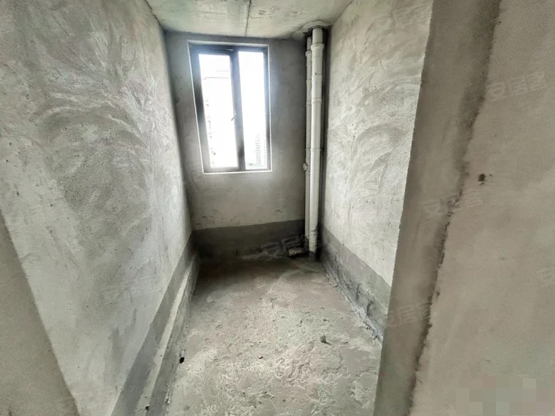 急卖，城南，荣怀，​电梯‮高小‬层，毛坯3房2卫，双阳‮边台‬户，单价5200