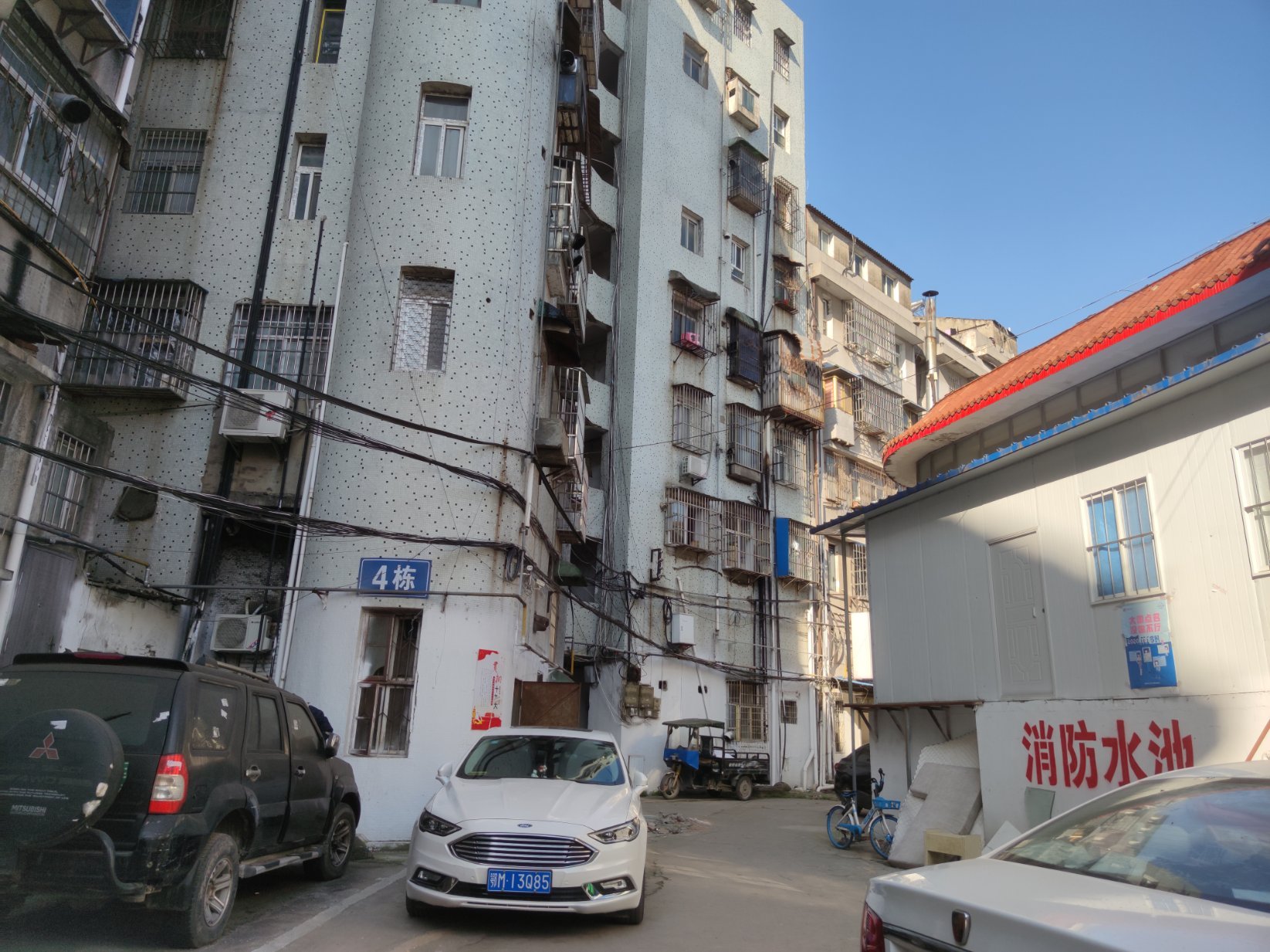 糧局宿舍樓，江漢家具城，老房權(quán)證，可拓展至四房，樓梯緩