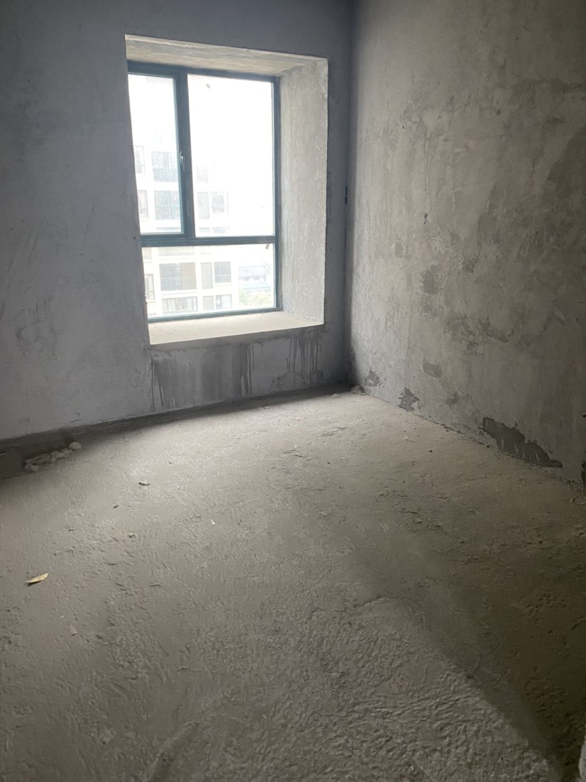 新城一號(hào)四期湖景房戶型好南北通透，周邊商圈成熟 樓層 附近